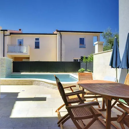 Pool House Apartment