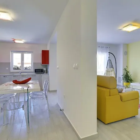 Apartment Pool House Banjole